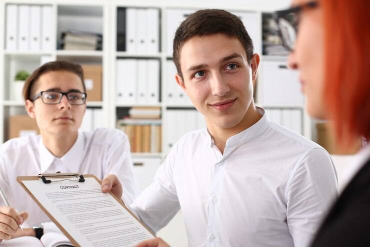 Специалист по кадрам