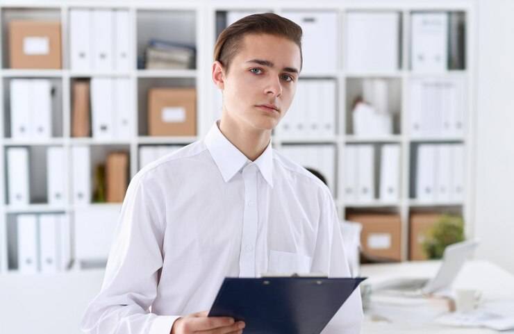 Специалист по кадрам