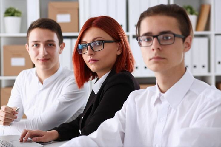 Специалисты и сотрудники